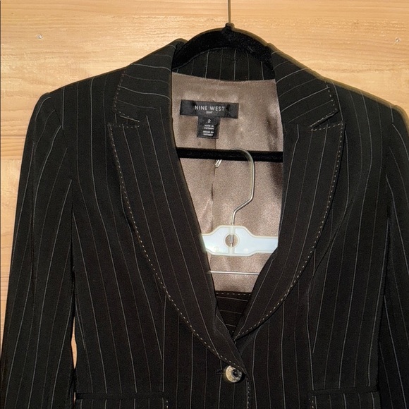 Nine West Black Pinstripe Suit Set Blazer Coat Pleated Skirt size 2 - Picture 3 of 16